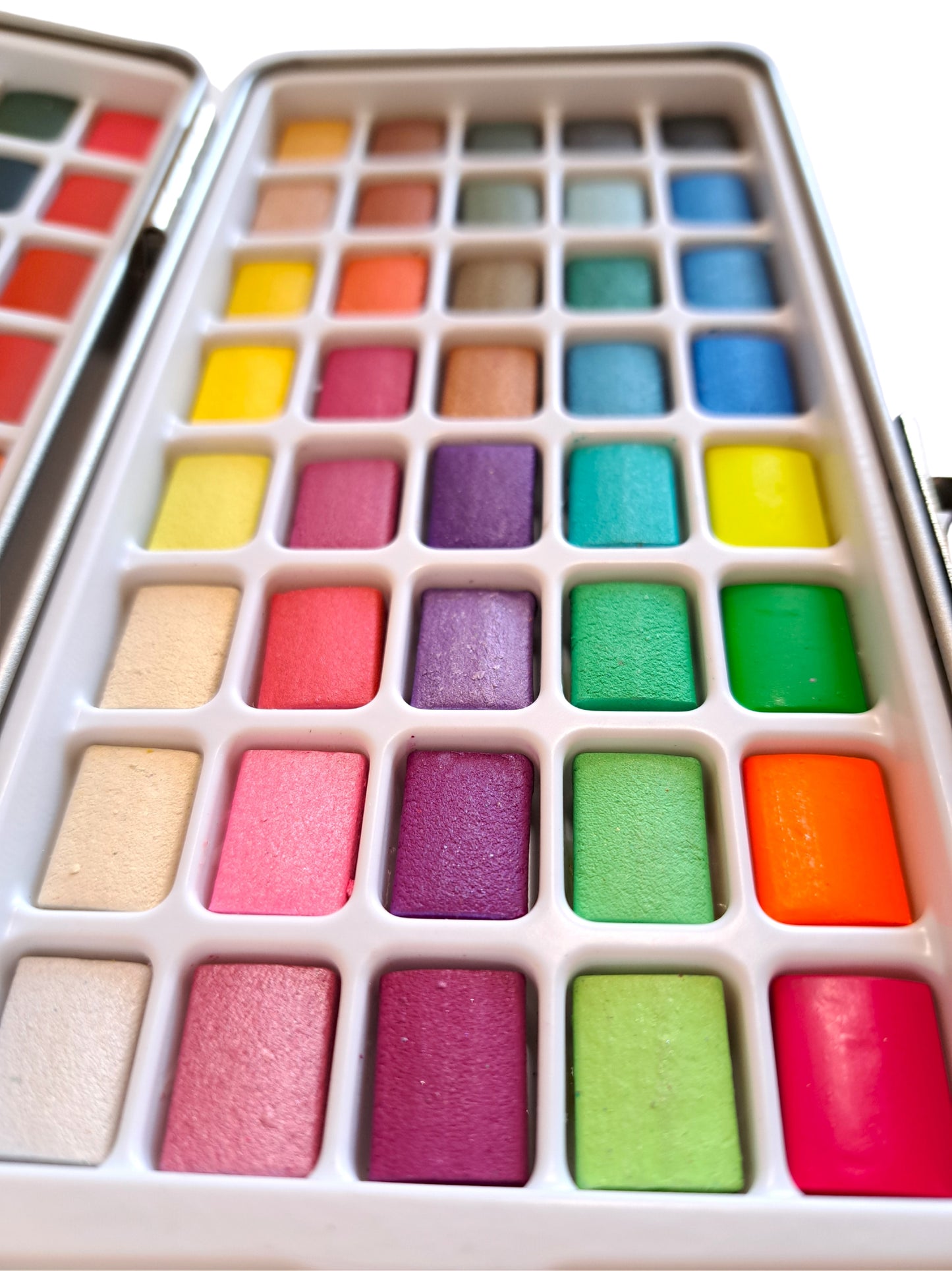 Personalised watercolour paint set with 90 vibrant colours, in attractive tin. Includes refillable watercolour paintbrush! Perfect crafting gift for art lovers and creative kids by The Artful Fox